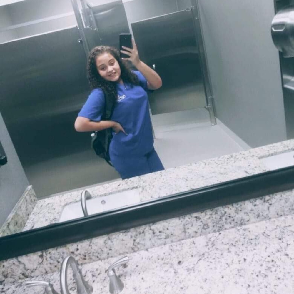 Meet your Posher, Alexis
